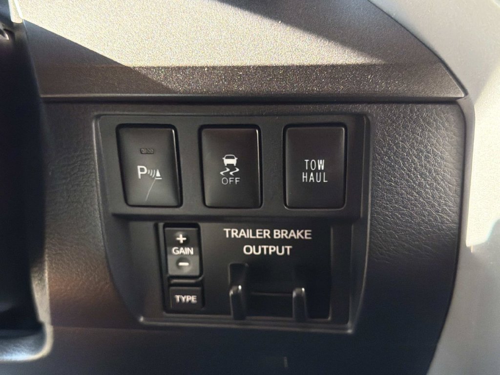 Used 2017 Toyota Tundra SR5 AWD/4WD image 29