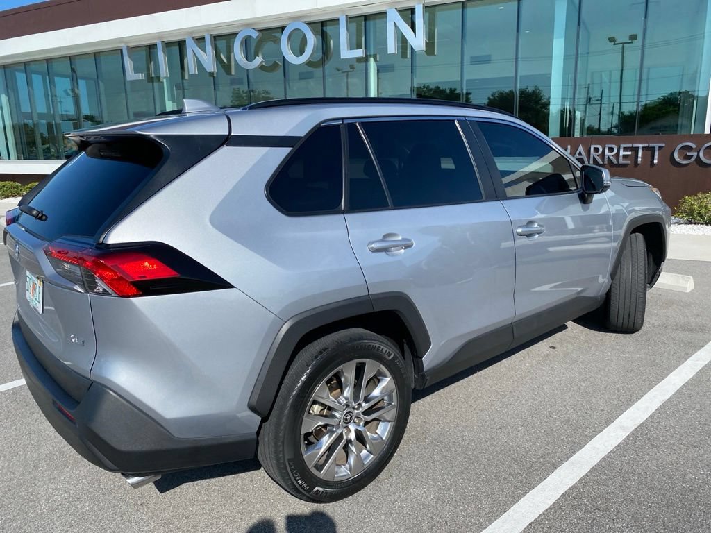 Used 2021 Toyota RAV4 XLE Premium FWD image 3