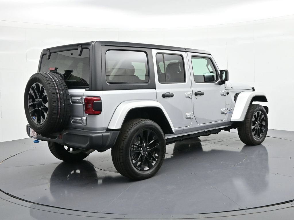 Used 2022 Jeep Wrangler Unlimited Sahara w/ Cold Weather Group AWD/4WD image 6