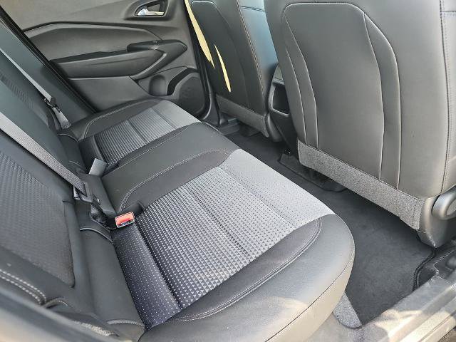 Used 2025 Chevrolet Trax LT w/ LT Convenience Package FWD image 11