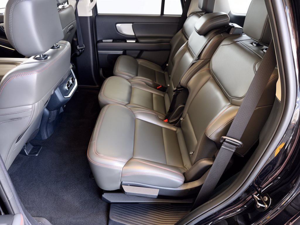 Certified 2025 Ford Expedition Active AWD/4WD image 25