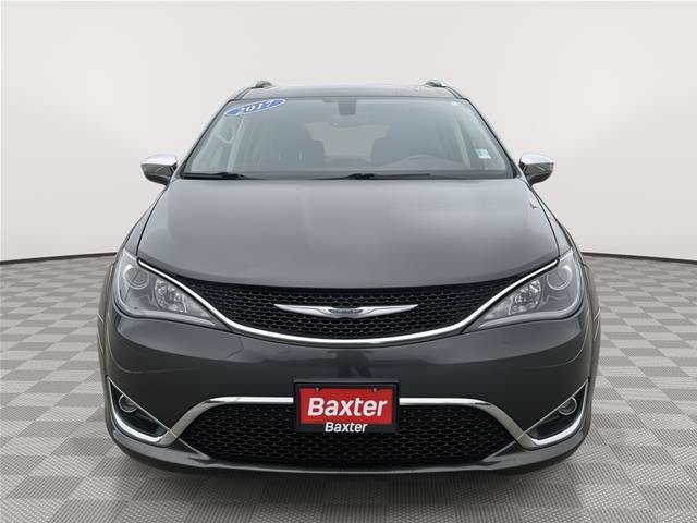 Used 2017 Chrysler Pacifica Limited FWD image 2