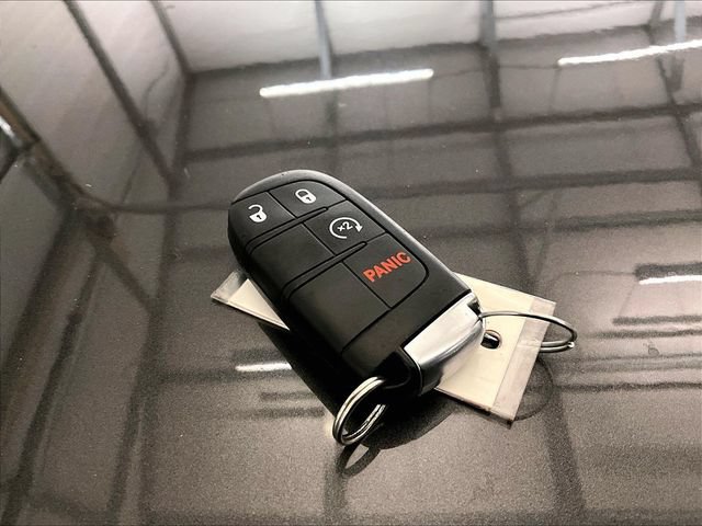 Used 2021 Jeep Grand Cherokee Laredo AWD/4WD image 9
