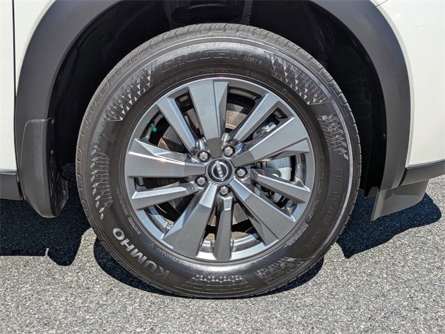 Used 2024 Nissan Pathfinder SV w/ SV Premium Package image 11