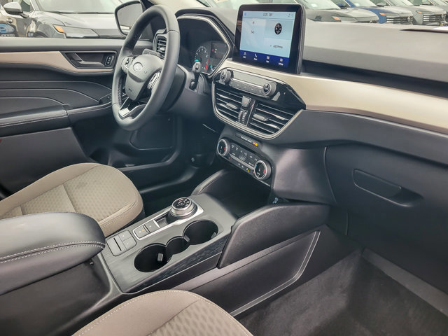 Certified 2022 Ford Escape SE w/ SE Sport Appearance Package image 24