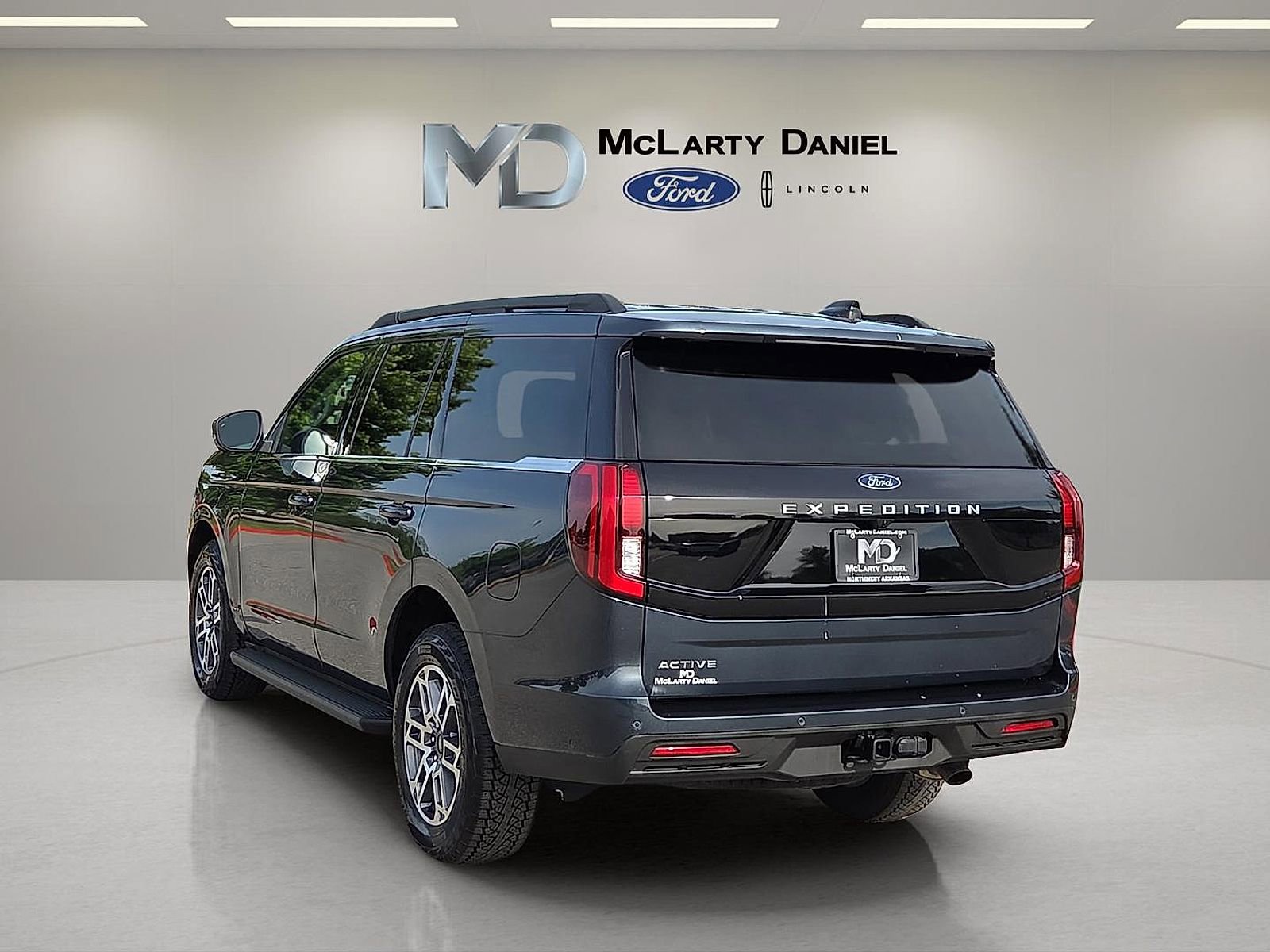 Certified 2025 Ford Expedition Active AWD/4WD image 4