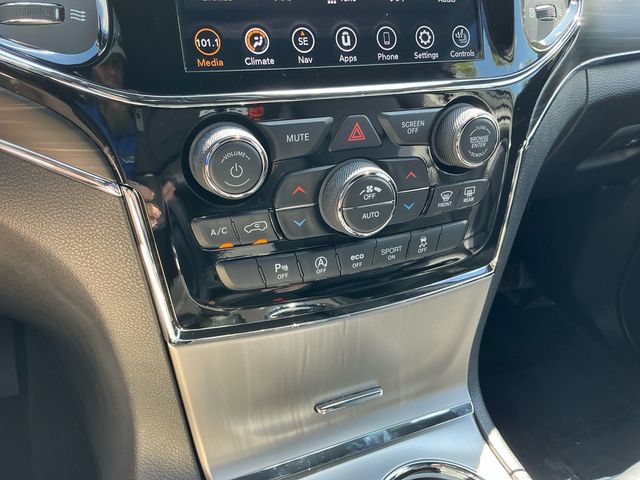 Used 2022 Jeep Grand Cherokee Limited w/ Trailer Tow Group IV AWD/4WD image 18