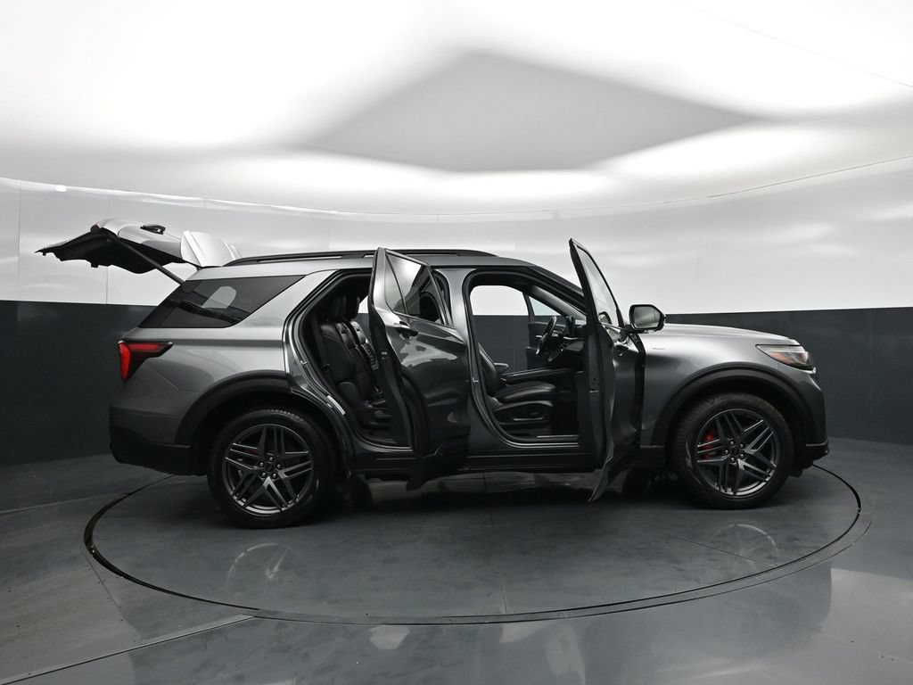 Certified 2025 Ford Explorer ST-Line w/ ST-Line Street Pack AWD/4WD image 5