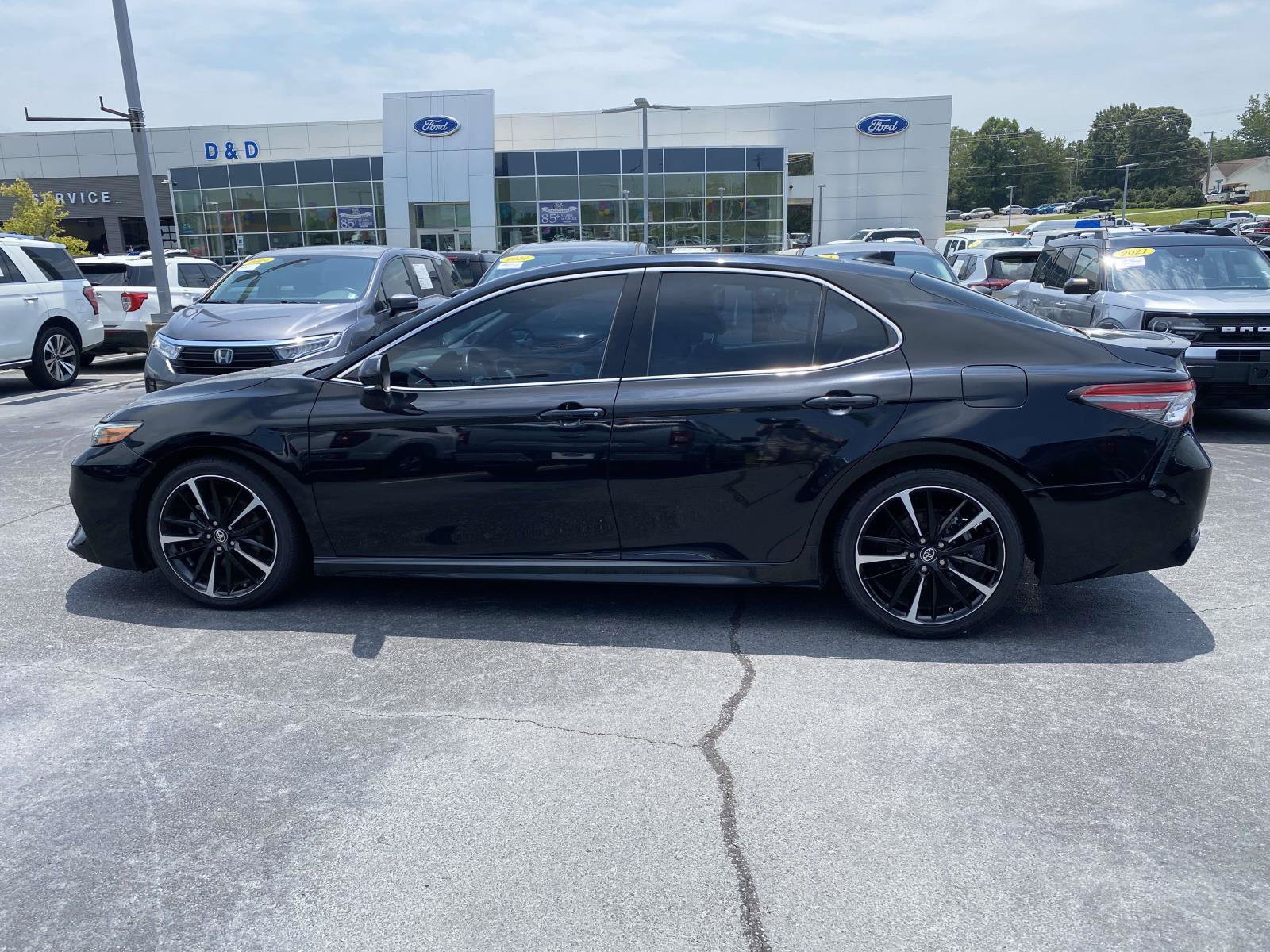 Used 2018 Toyota Camry XSE w/ Driver Assist Package FWD image 4