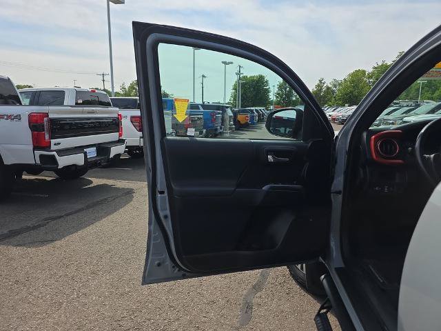 Used 2019 Toyota Tacoma TRD Sport AWD/4WD image 20