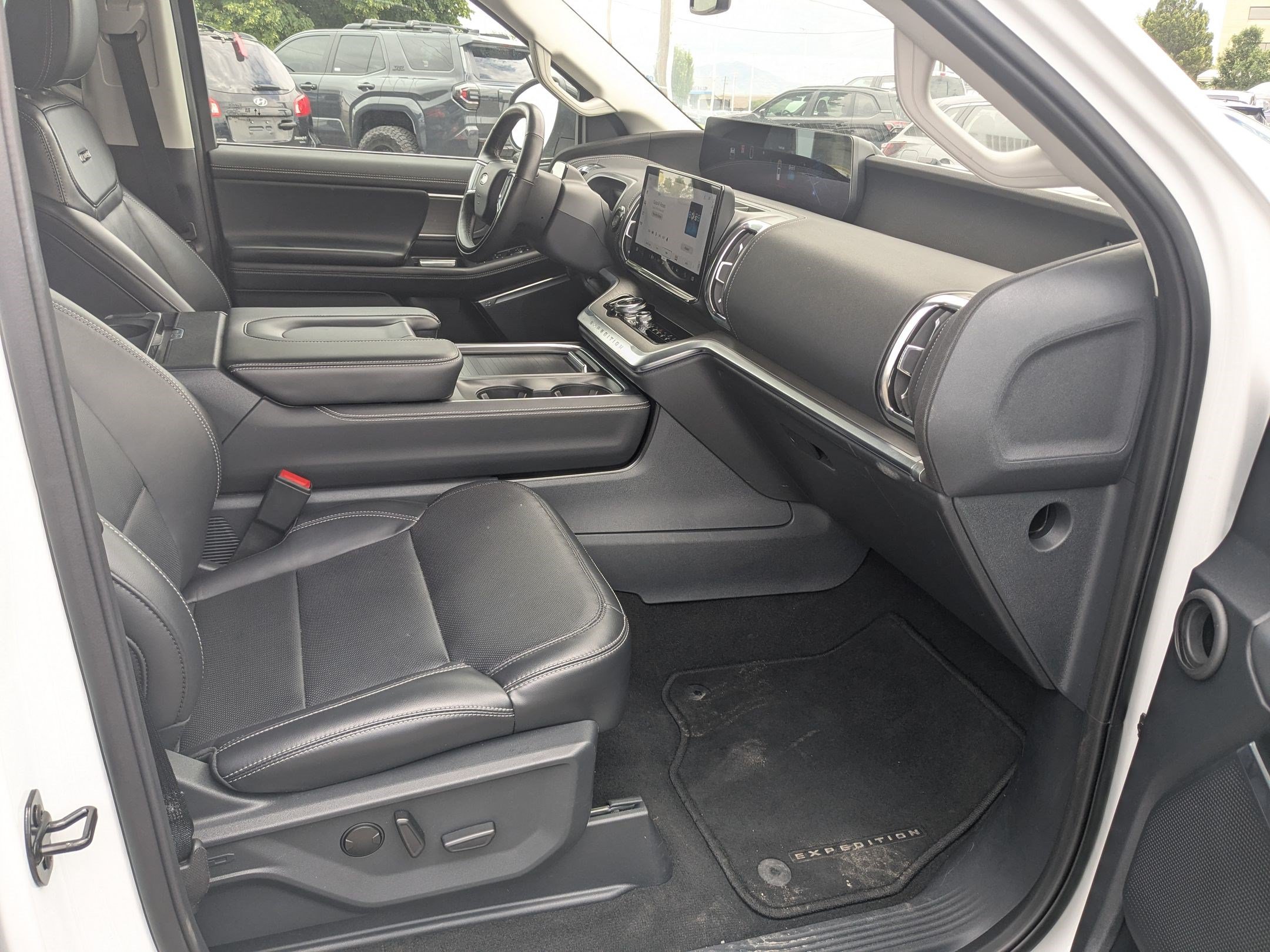 Certified 2025 Ford Expedition Platinum AWD/4WD image 34