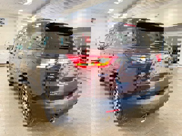 Used 2021 Chevrolet Traverse LT w/ LT Premium Package image 2