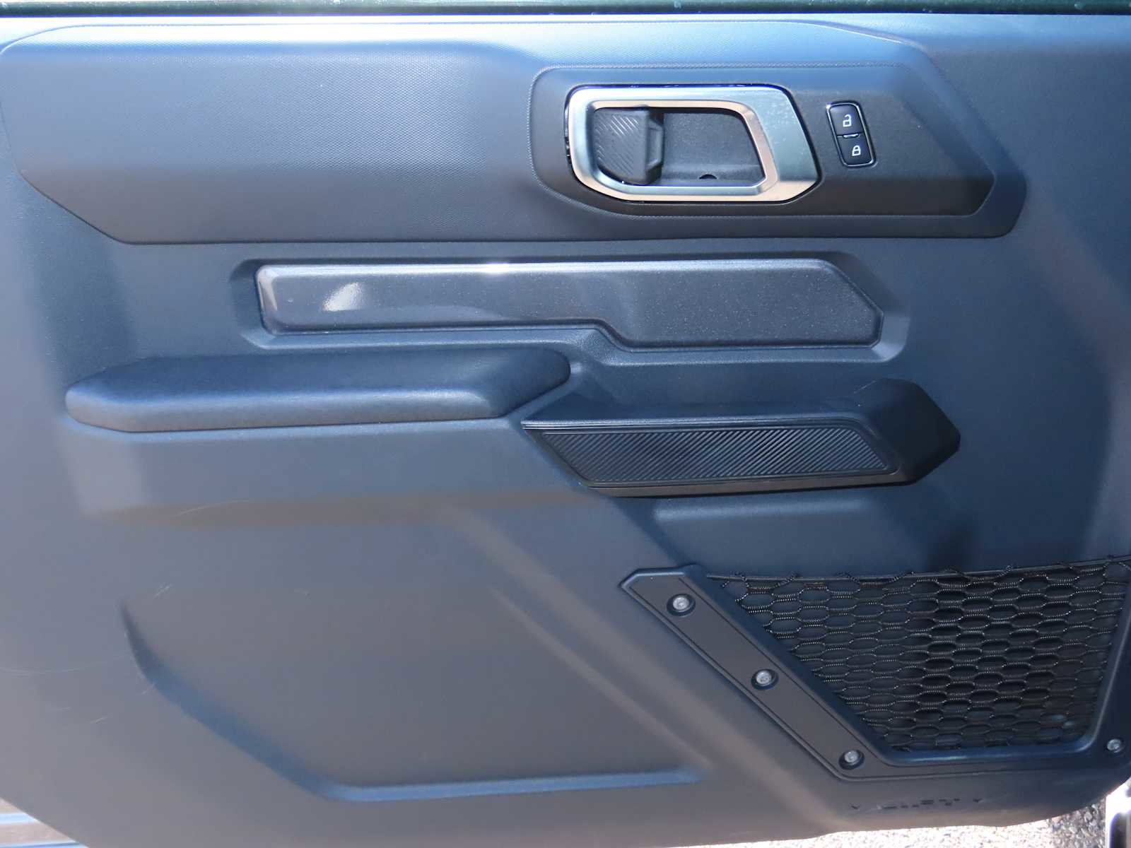 Certified 2025 Ford Bronco Base image 12