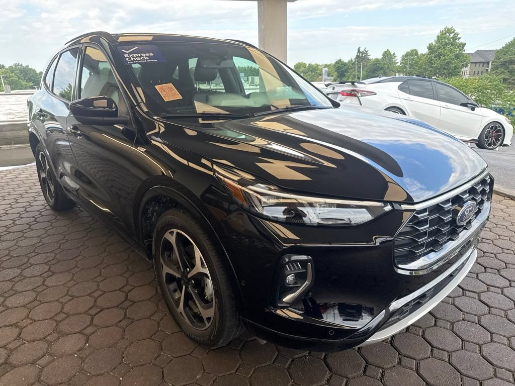 Certified 2023 Ford Escape ST-Line Elite w/ Premium Technology Package AWD/4WD image 4