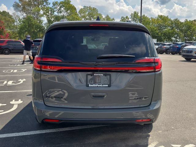 Used 2025 Chrysler Pacifica Limited FWD image 6