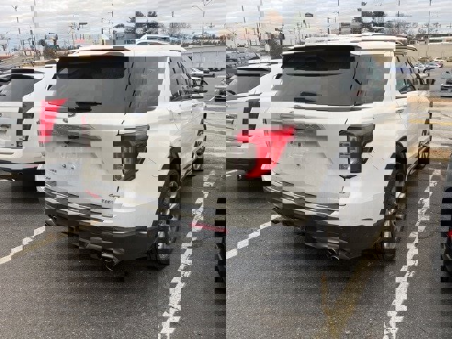 Certified 2021 Ford Explorer Platinum w/ Equipment Group 601A image 4