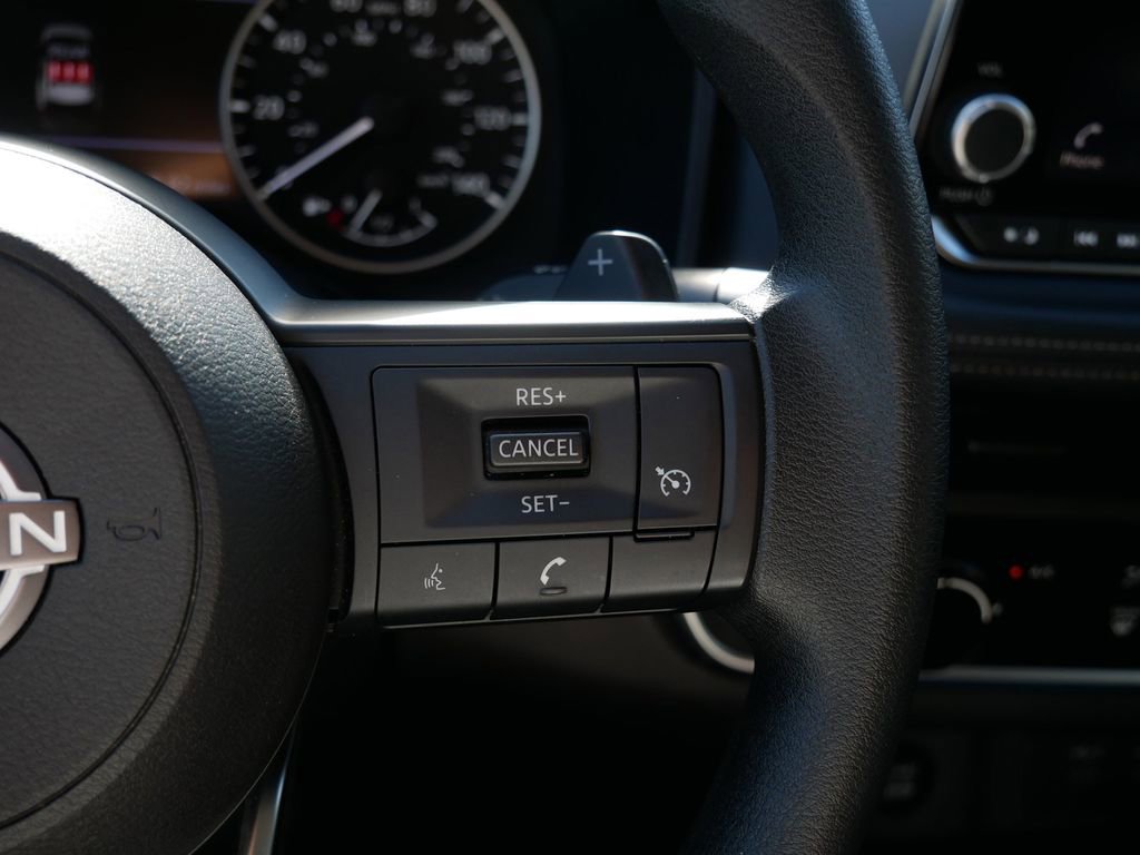 Used 2024 Nissan Rogue S FWD image 18