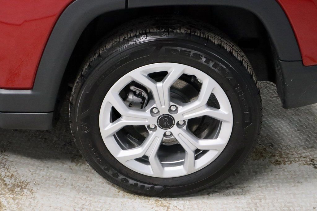 Used 2025 Jeep Compass Latitude image 19