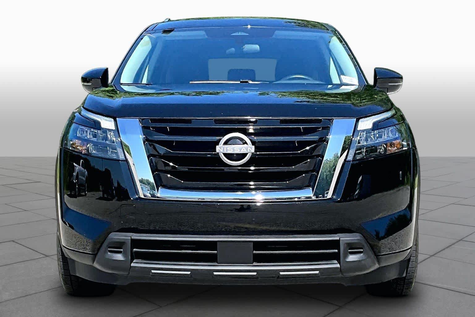 Used 2025 Nissan Pathfinder SV AWD/4WD image 4