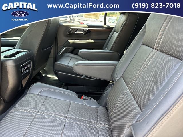Used 2025 Chevrolet Tahoe High Country AWD/4WD image 18