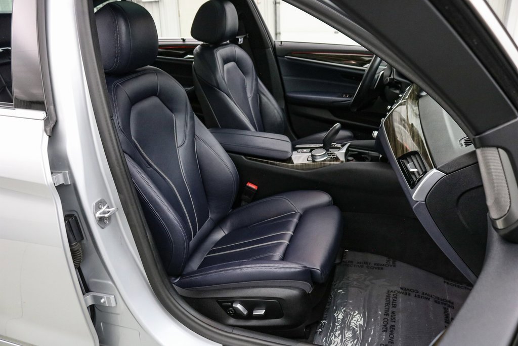 Used 2020 BMW 530e w/ M Sport Package image 28