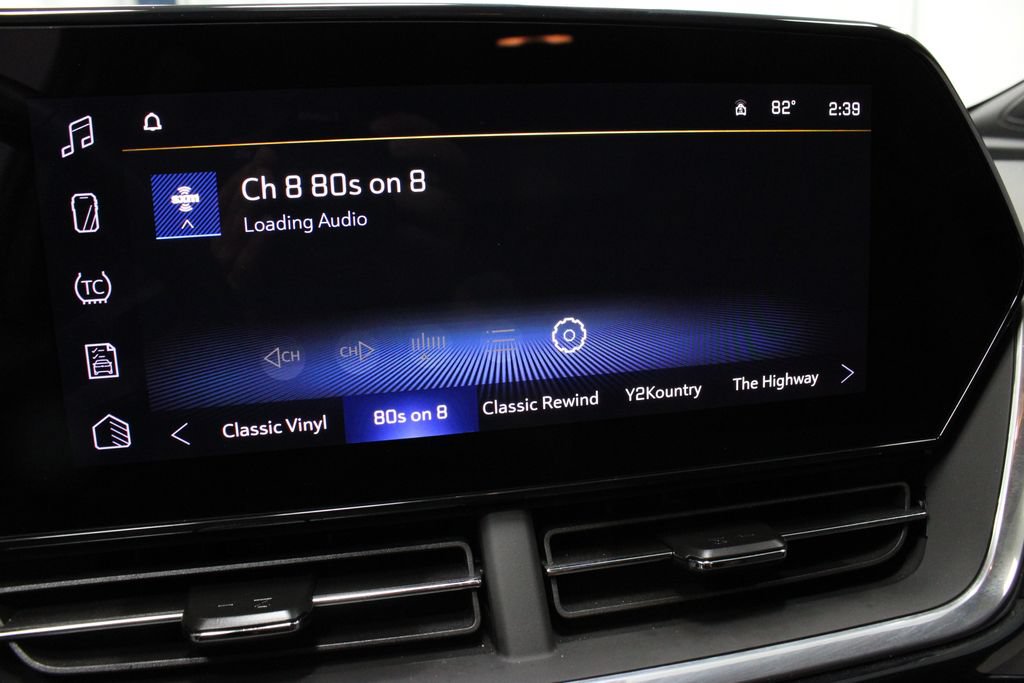 Used 2024 Chevrolet Trax RS w/ Sunroof Package FWD image 2