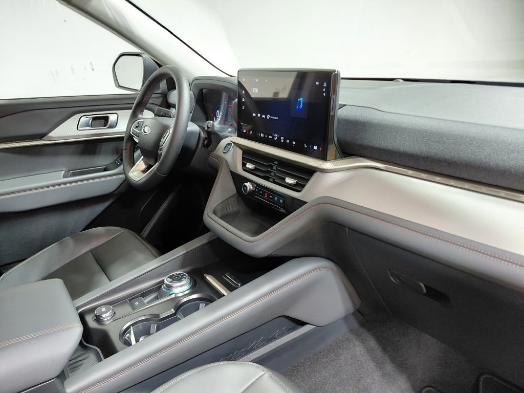 Certified 2025 Ford Explorer Active w/ Active Comfort Package AWD/4WD image 26