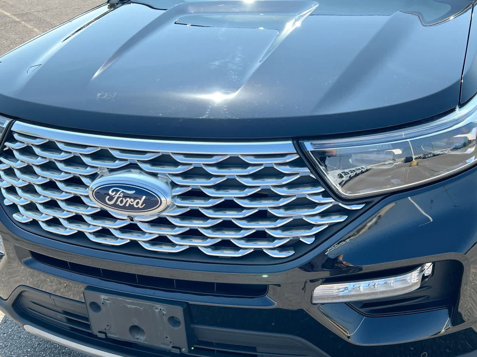 Certified 2023 Ford Explorer Platinum w/ Technology Package AWD/4WD image 11