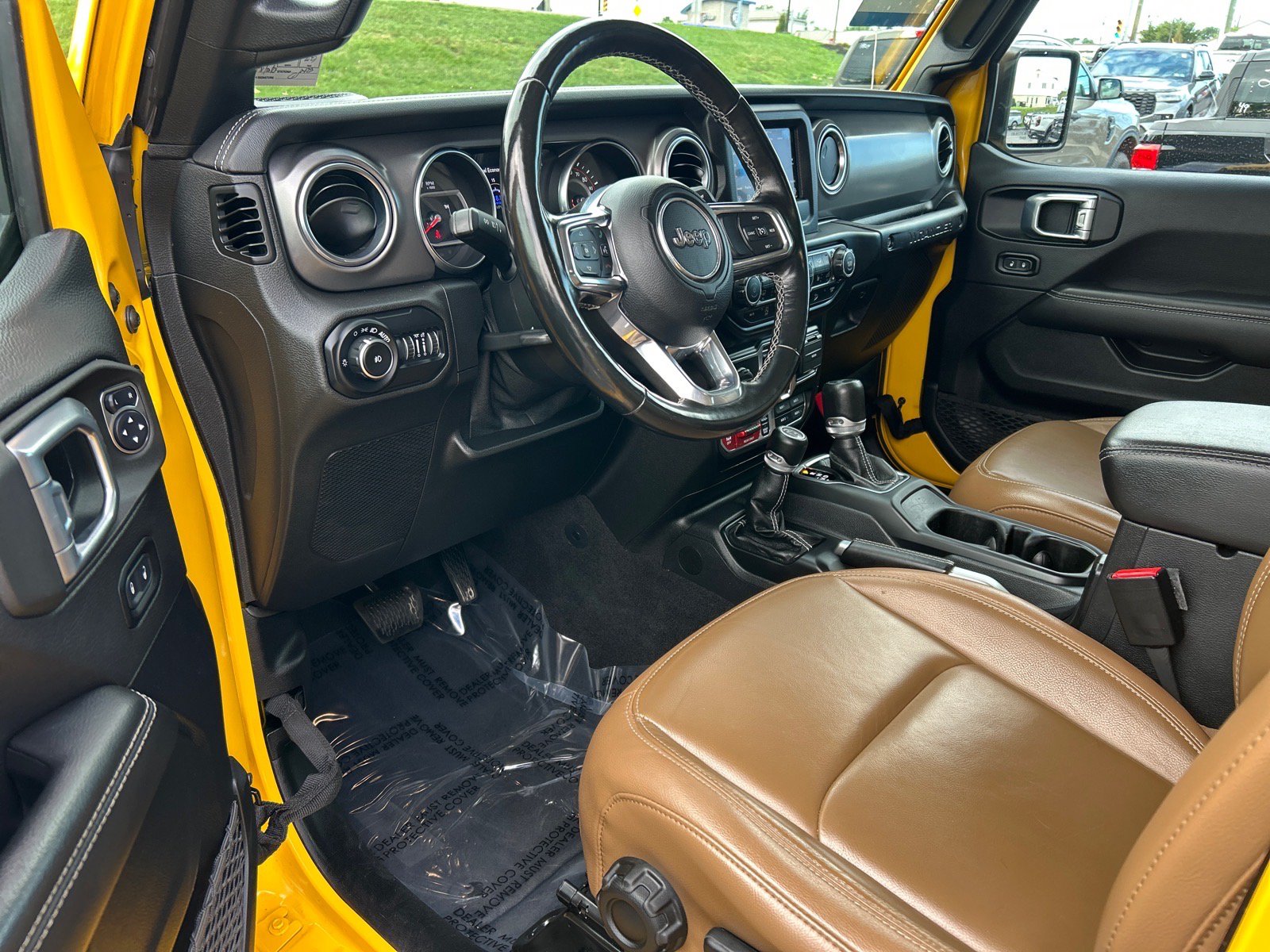 Used 2021 Jeep Wrangler Unlimited Rubicon w/ Cold Weather Group AWD/4WD image 5