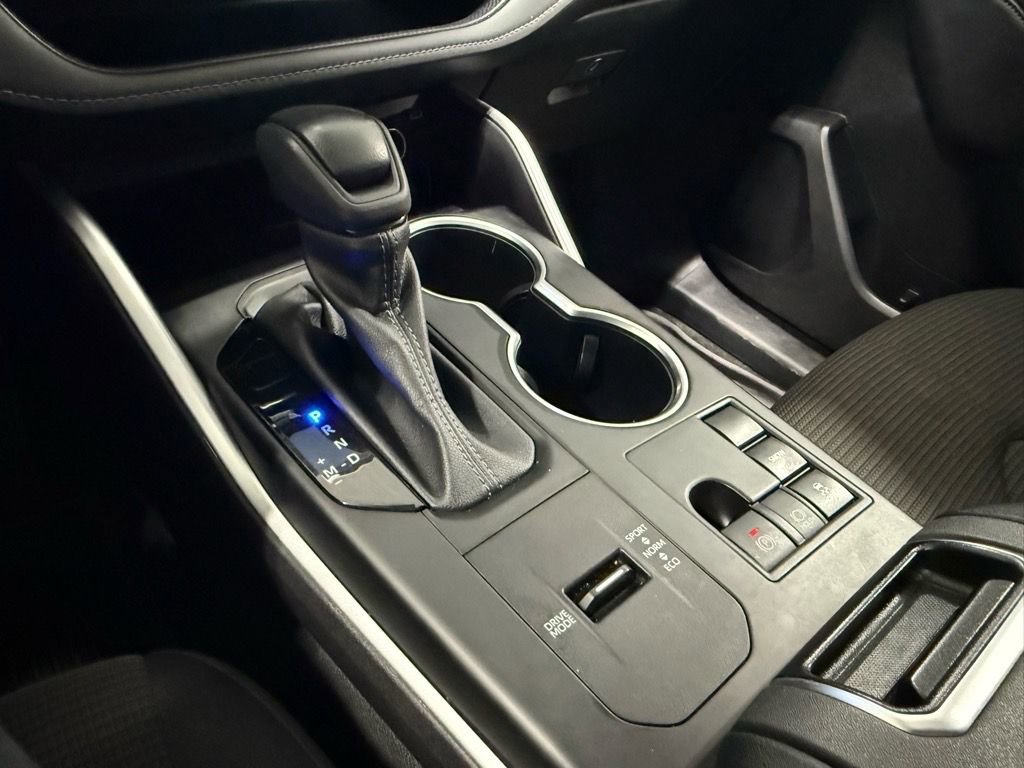 Used 2023 Toyota Highlander L image 19