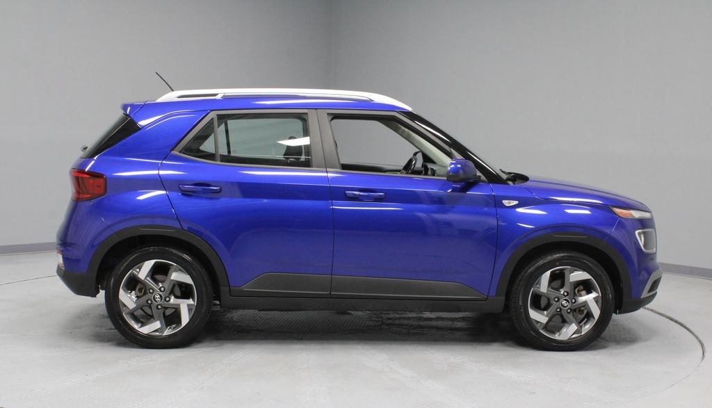 Used 2024 Hyundai Venue SEL FWD image 9