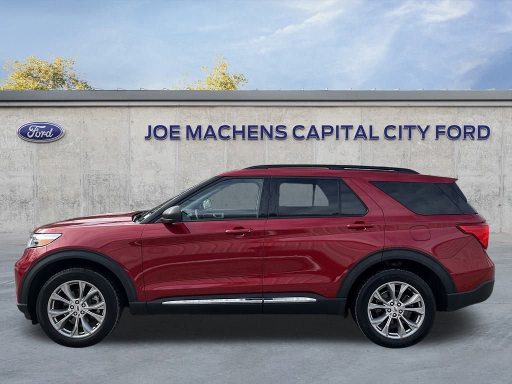 Certified 2022 Ford Explorer XLT w/ Equipment Group 202A image 3