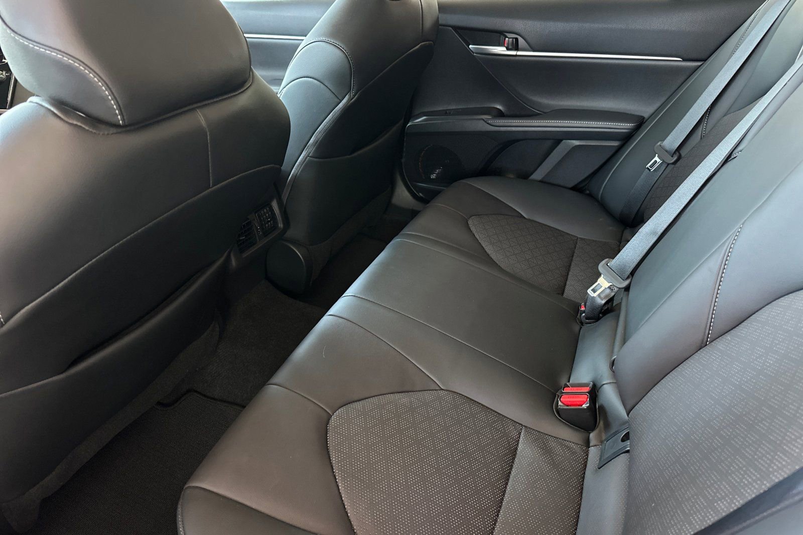 Used 2023 Toyota Camry XSE FWD image 11