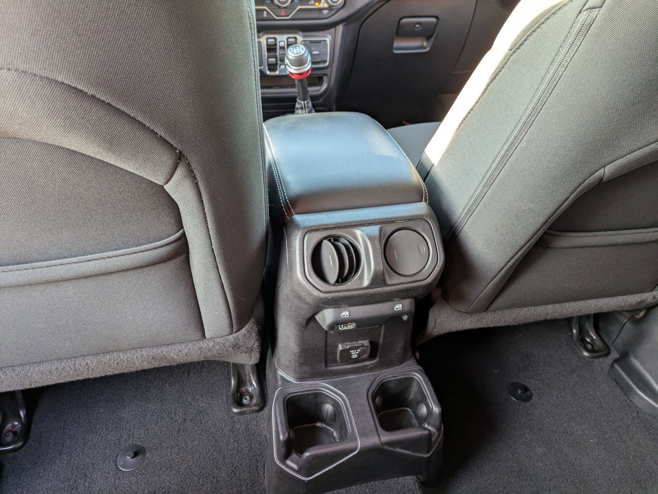 Used 2020 Jeep Wrangler Unlimited Sahara image 33