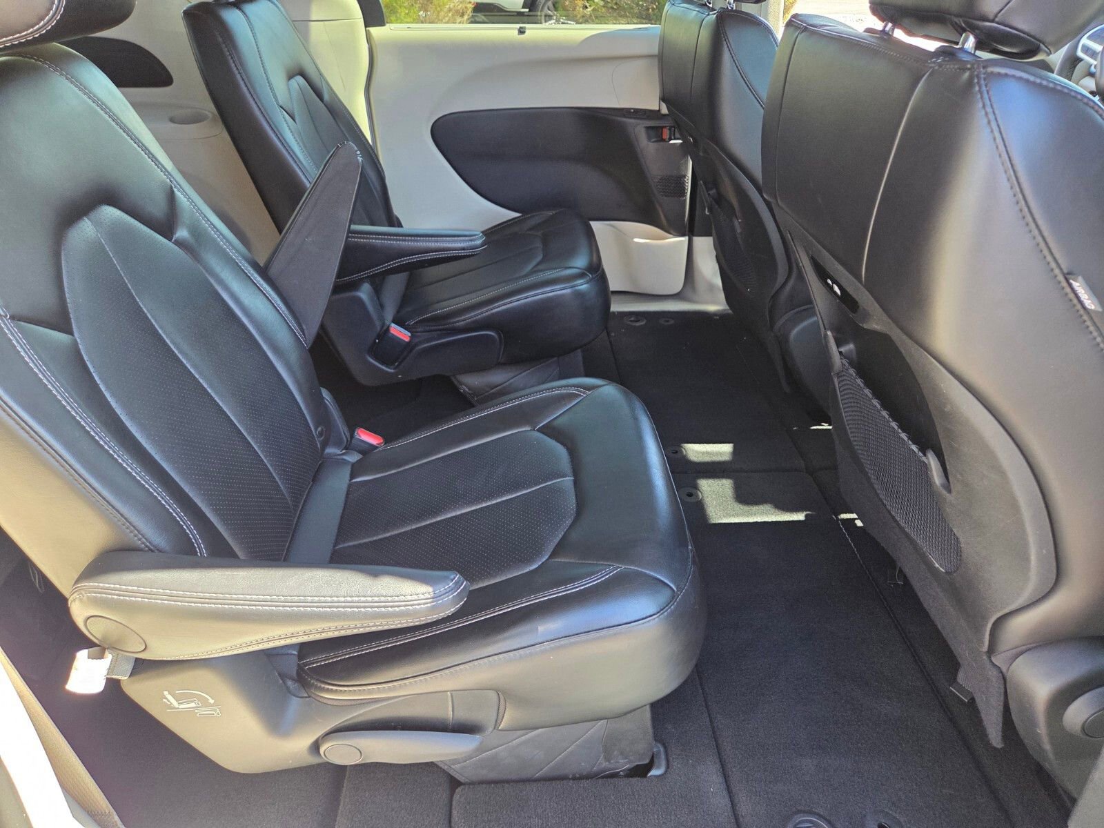Used 2024 Chrysler Pacifica Touring-L FWD image 15
