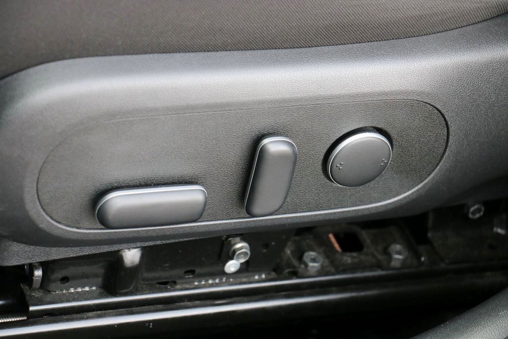 Used 2025 Hyundai Kona SEL image 17