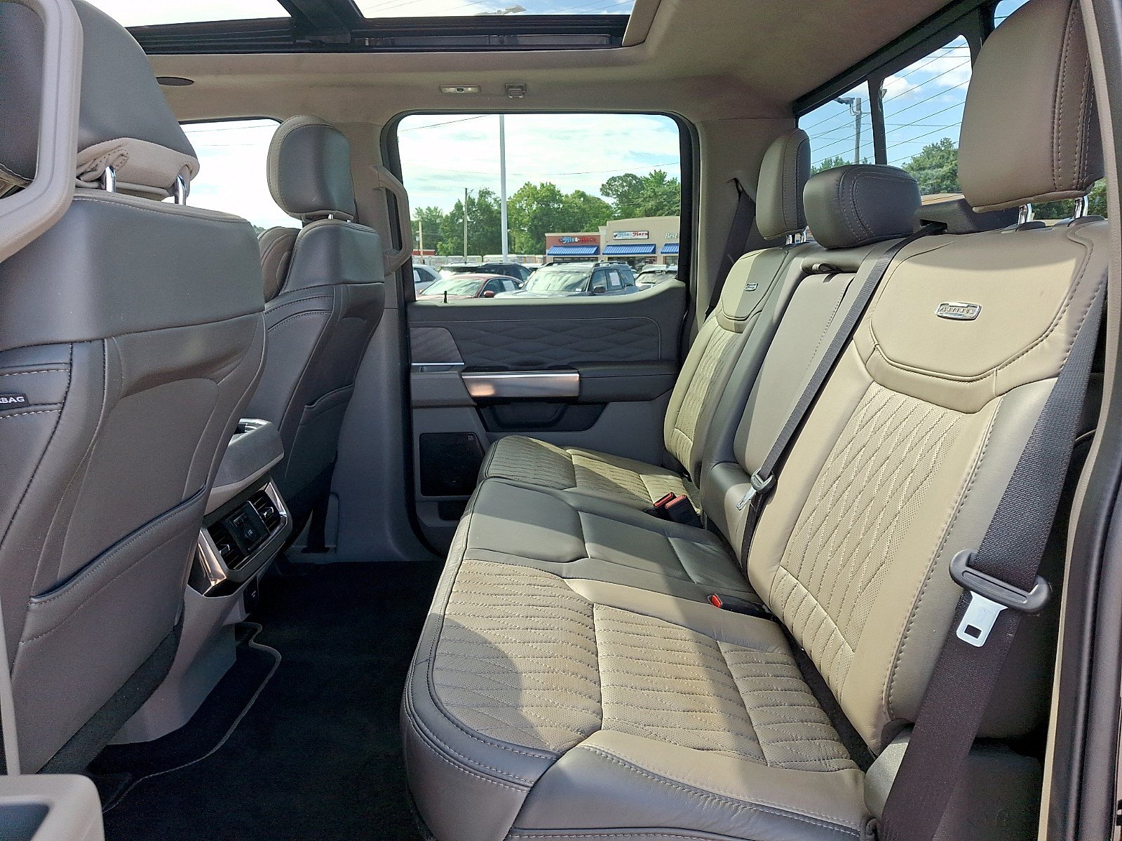 Certified 2025 Ford F450 Platinum w/ Platinum Plus Package AWD/4WD image 9
