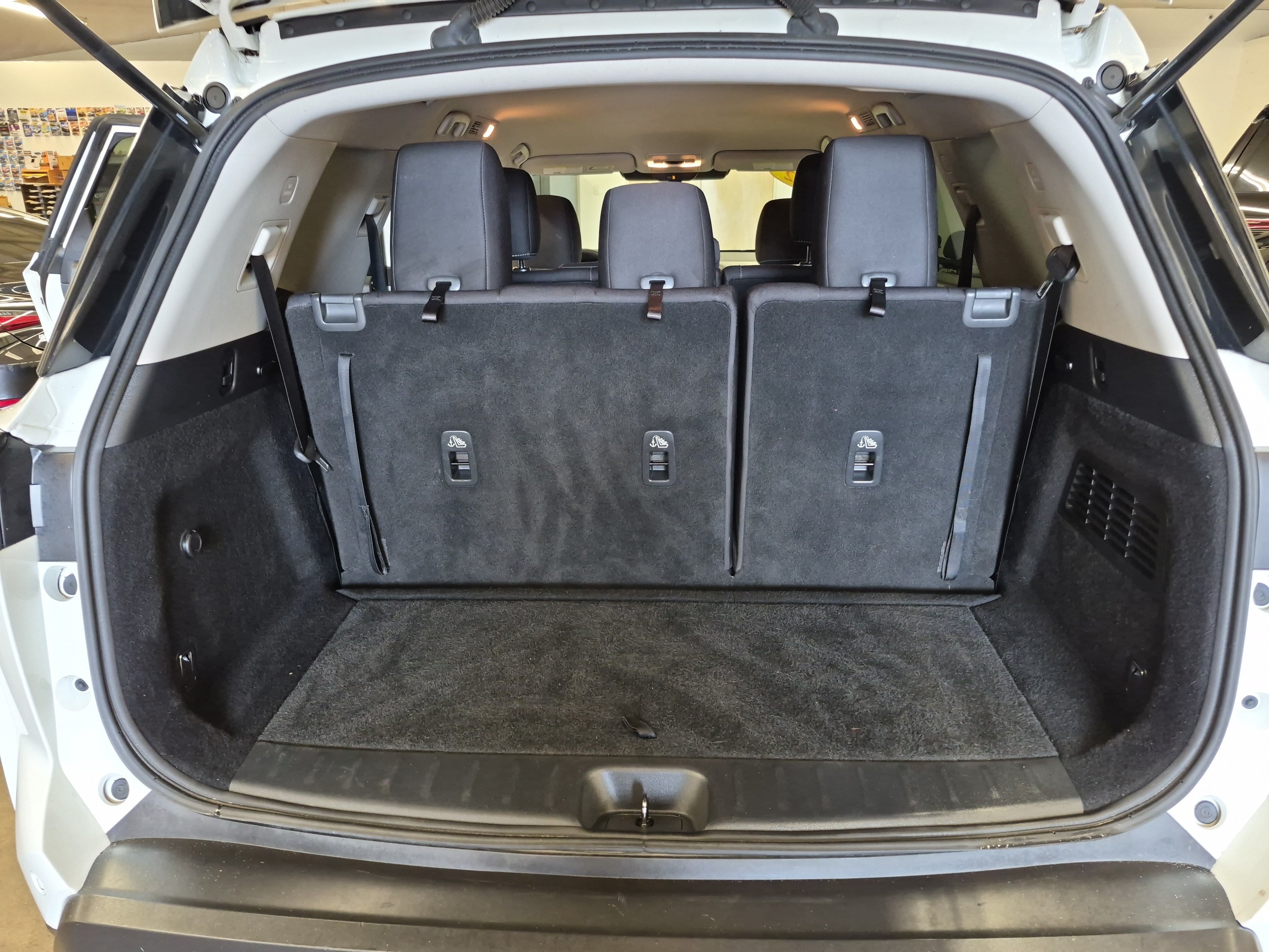 Used 2022 Nissan Pathfinder S FWD image 16