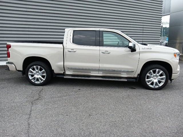 Used 2026 Chevrolet Silverado 1500 High Country w/ High Country Premium Package AWD/4WD image 2