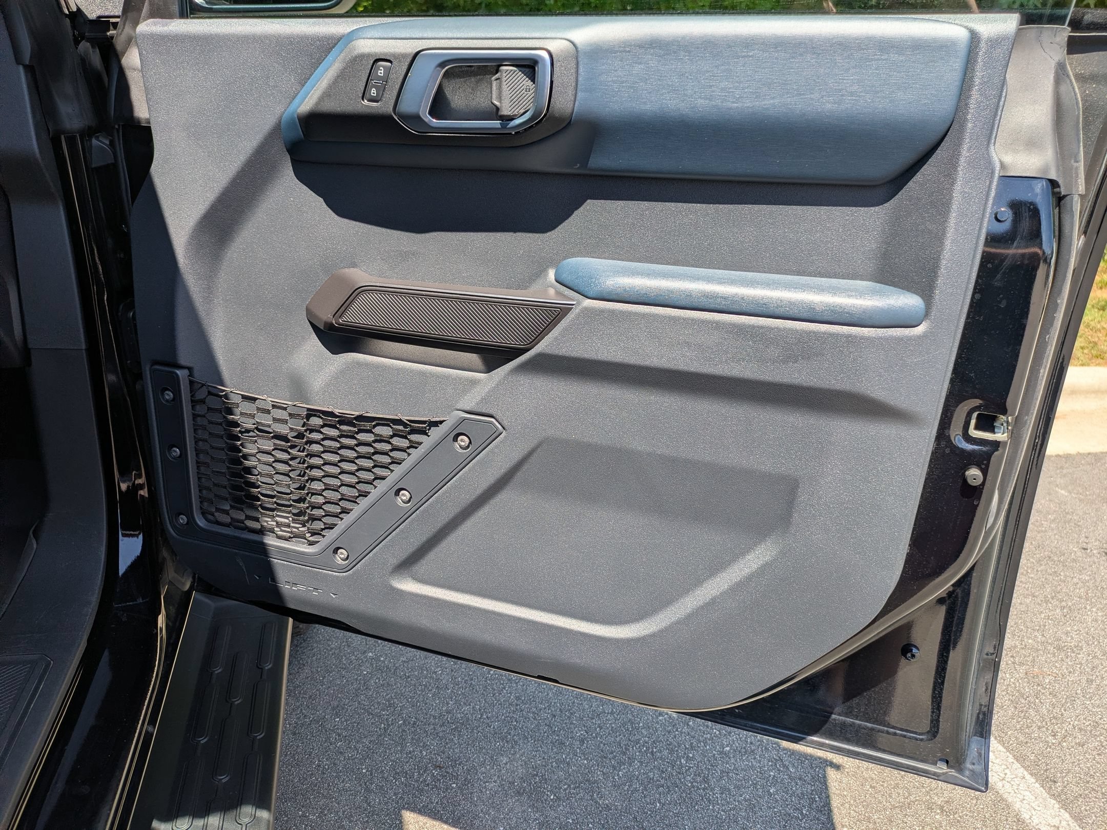 Certified 2025 Ford Bronco Heritage Edition AWD/4WD image 32