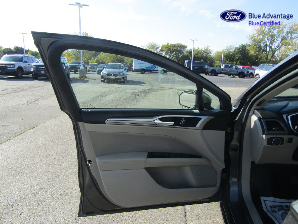Certified 2019 Ford Fusion SE FWD image 17