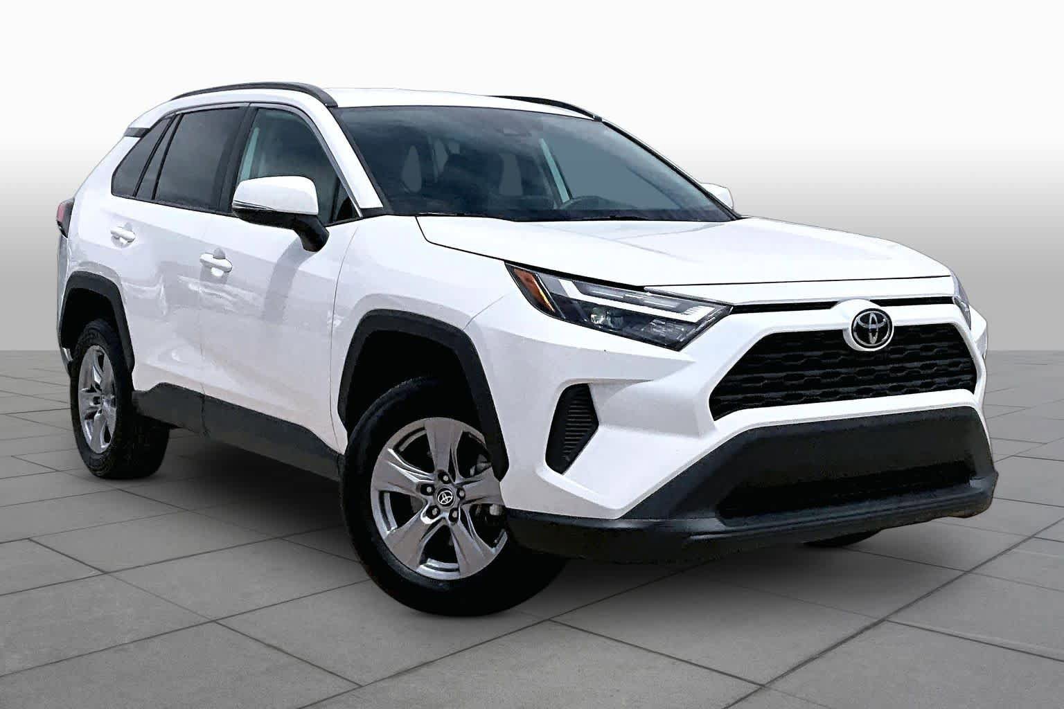 Used 2025 Toyota RAV4 XLE FWD image 3