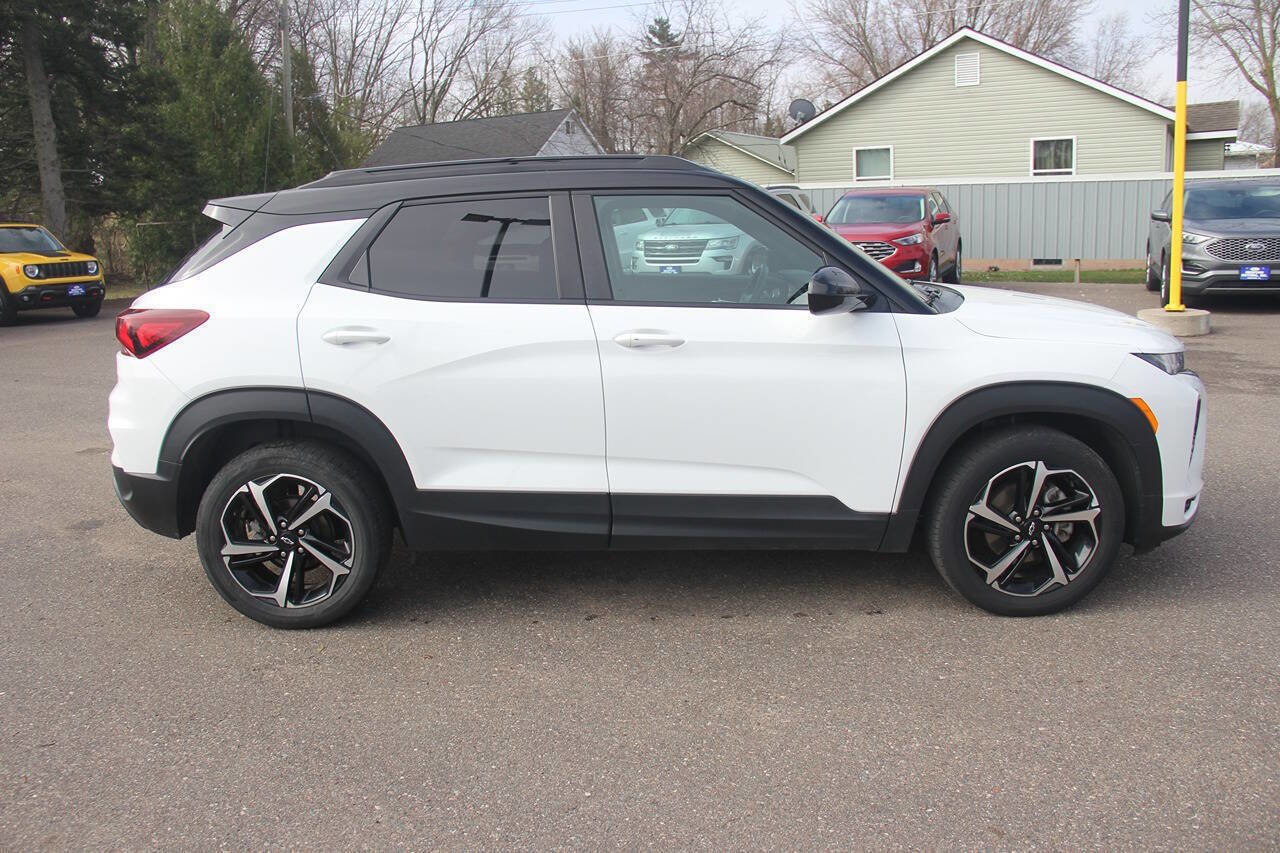 Used 2023 Chevrolet TrailBlazer RS w/ Convenience Package FWD image 2