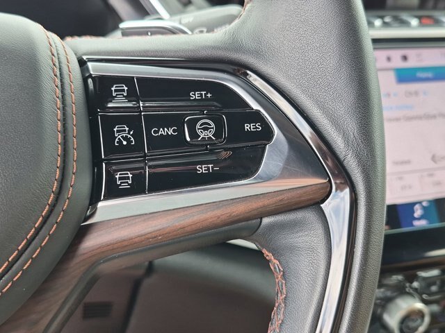 Used 2023 Jeep Grand Cherokee L Summit w/ Advanced Protech Group IV AWD/4WD image 19