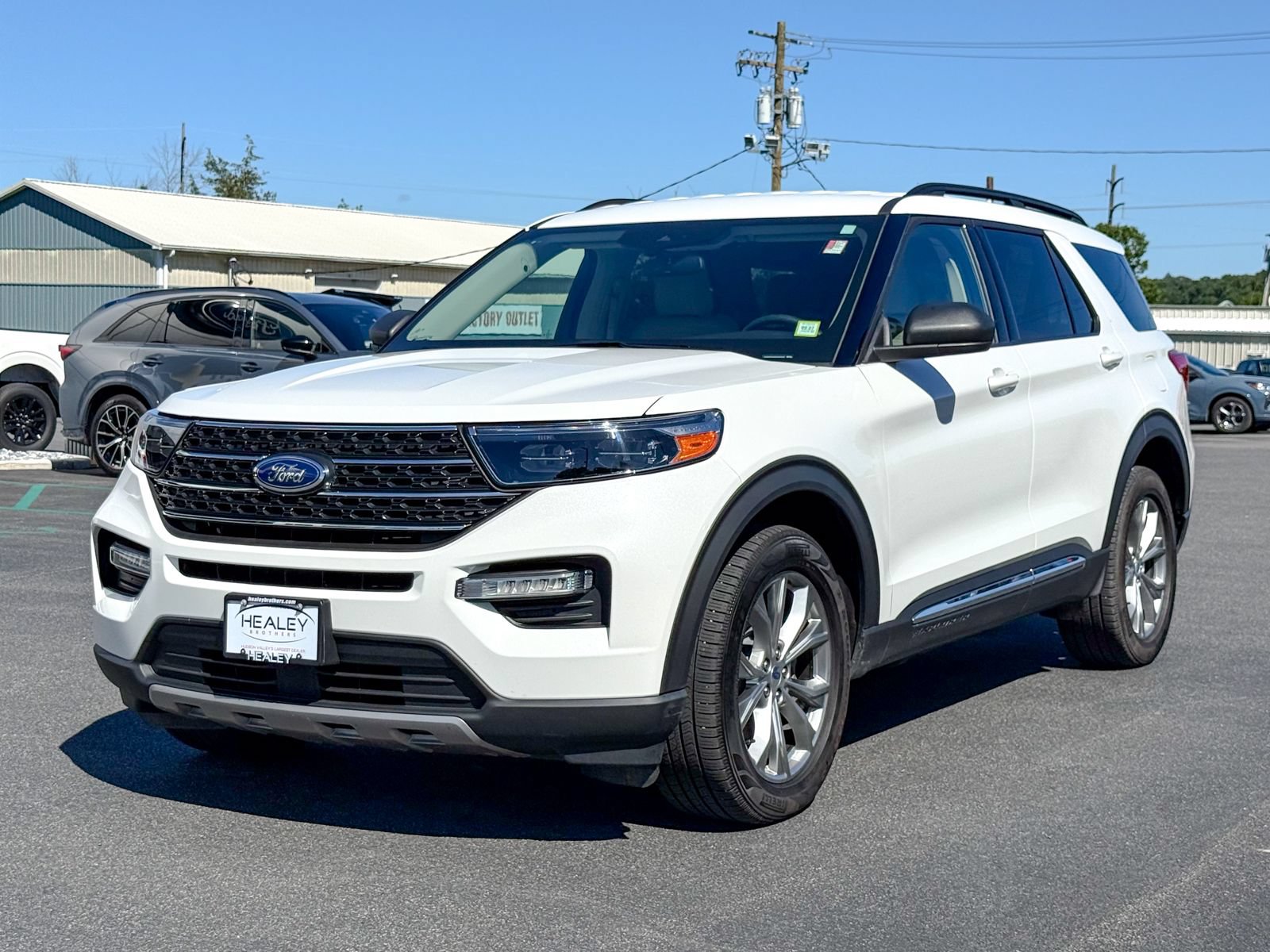 Certified 2023 Ford Explorer XLT w/ Equipment Group 202A AWD/4WD image 4