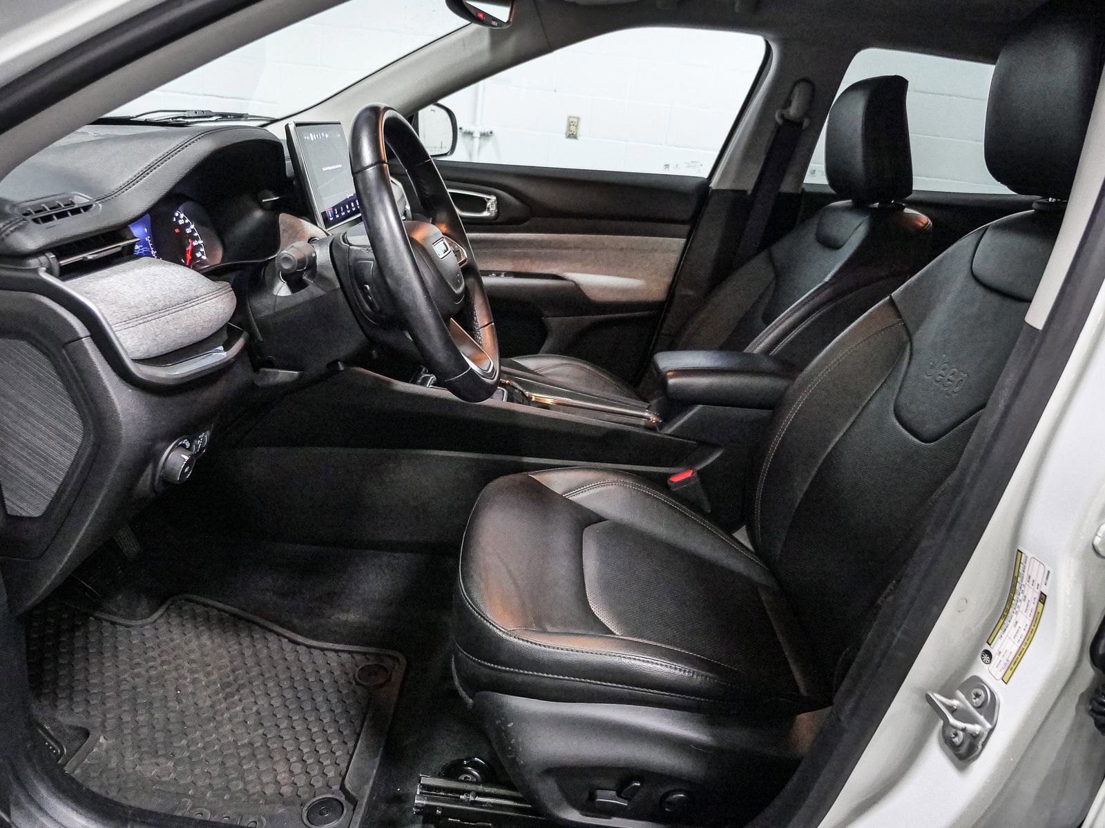 Used 2022 Jeep Compass Latitude image 21