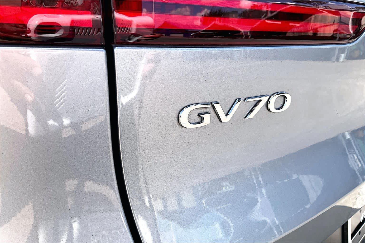 Used 2024 Genesis GV70 2.5T w/ Sport Prestige Package AWD/4WD image 12