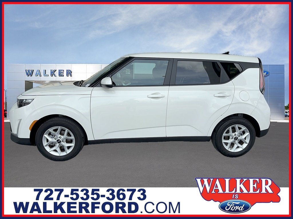 Used 2025 Kia Soul LX w/ LX Technology Package FWD image 1
