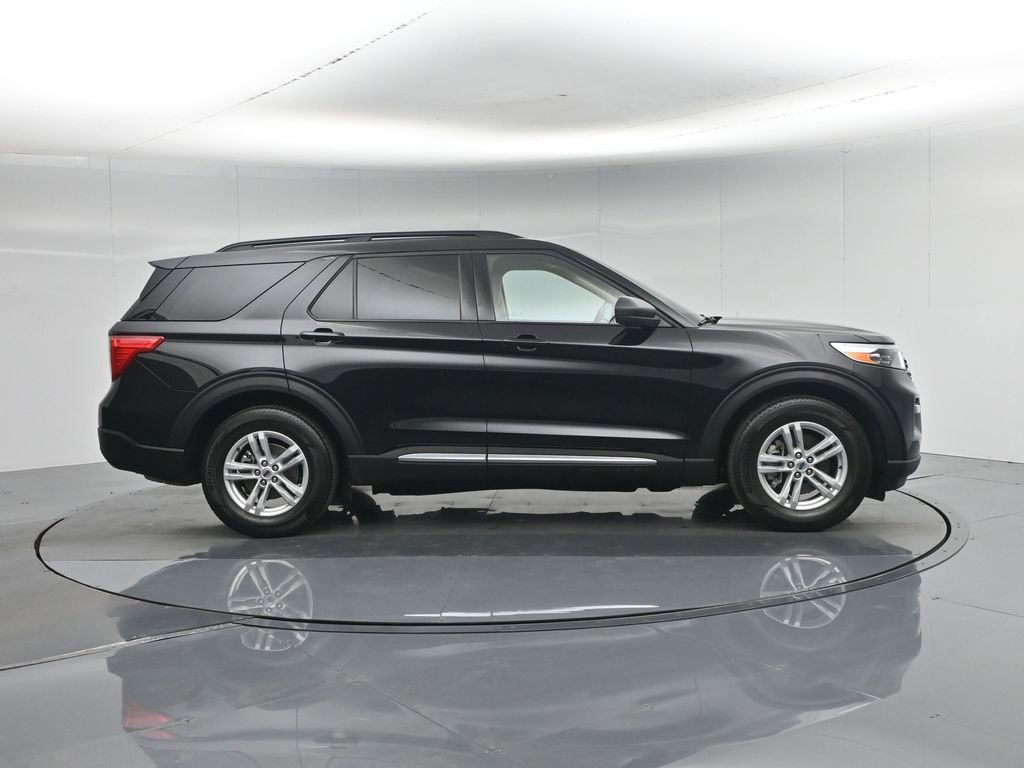 Certified 2024 Ford Explorer XLT w/ Equipment Group 202A RWD image 31