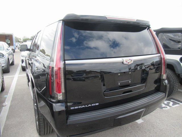 Used 2017 Cadillac Escalade Luxury image 4